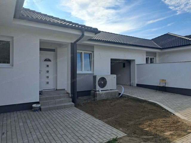 Eladó ikerház, Nyíregyházán 83 M Ft, 4 szobás