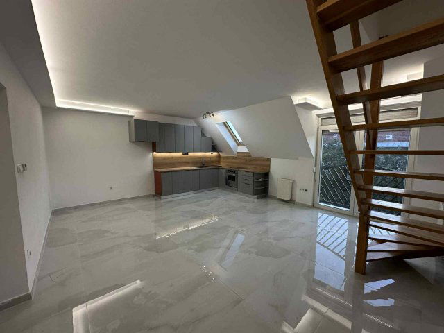 Kiadó téglalakás, albérlet, Pécsett 250 E Ft / hó, 3+1 szobás