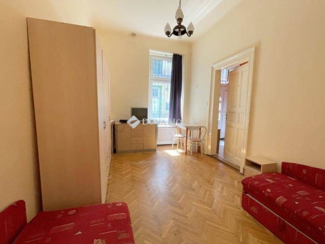 Eladó téglalakás, Budapesten, VII. kerületben, Munkás utcában
