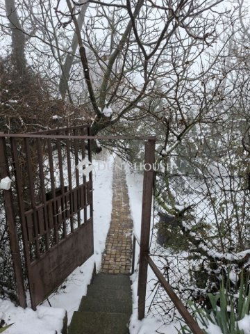 Eladó telek, Budapesten, III. kerületben 270 M Ft