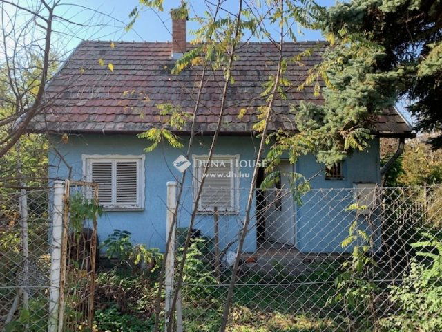 Eladó családi ház, Tatán 17.5 M Ft, 1 szobás