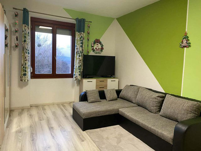 Eladó téglalakás, Komlón 33.7 M Ft, 2 szobás