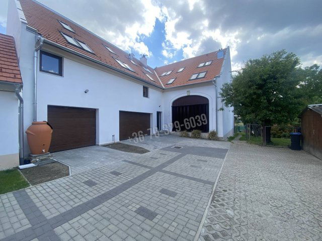 Eladó téglalakás, Sopronban 89.5 M Ft, 4 szobás