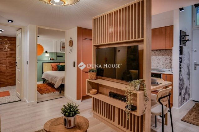 Eladó téglalakás, Budapesten, VII. kerületben 158 M Ft, 4 szobás