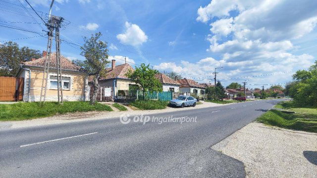 Eladó családi ház, Devecseren 19.9 M Ft, 2 szobás