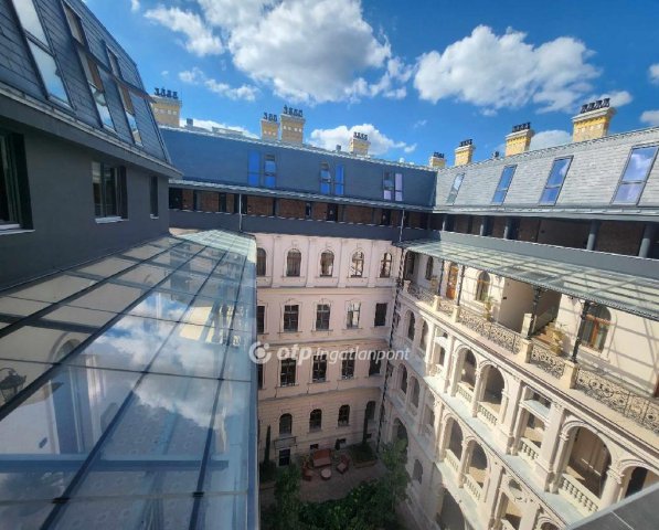 Eladó téglalakás, Budapesten, VI. kerületben 350 M Ft, 3 szobás