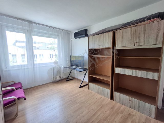 Kiadó panellakás, albérlet, IV. kerületben, Aradi utcában