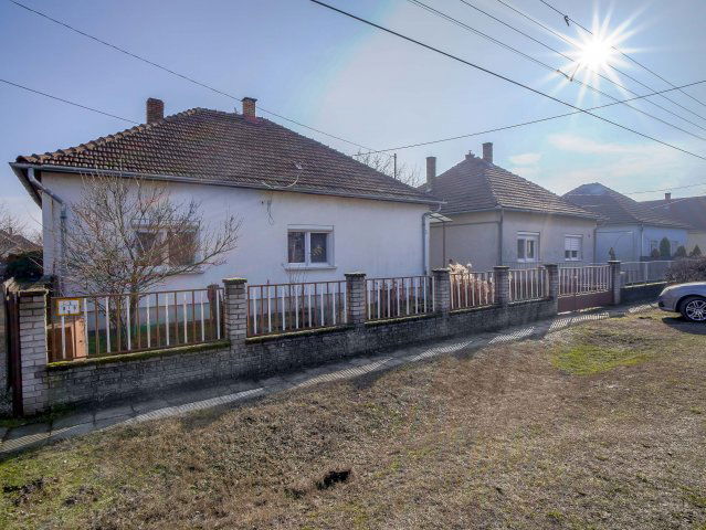 Eladó családi ház, Tolnán, Fém utcában 51 M Ft, 3 szobás