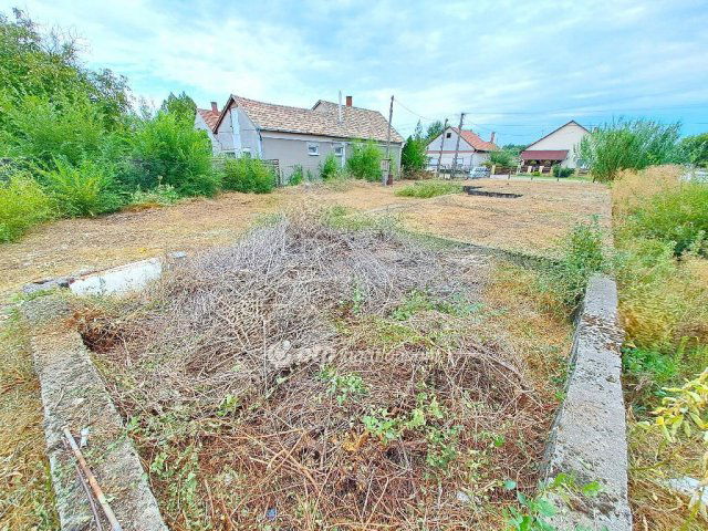 Eladó telek, Nyársapáton 14.8 M Ft / költözzbe.hu