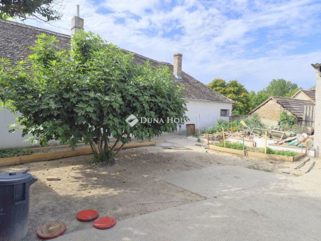 Eladó családi ház, Decsen 5.9 M Ft, 3 szobás