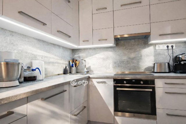 Eladó téglalakás, Tapolcán 66 M Ft, 3 szobás