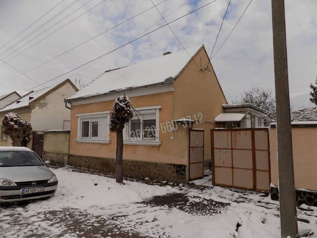 Eladó családi ház, Pápán 59.5 M Ft, 3 szobás