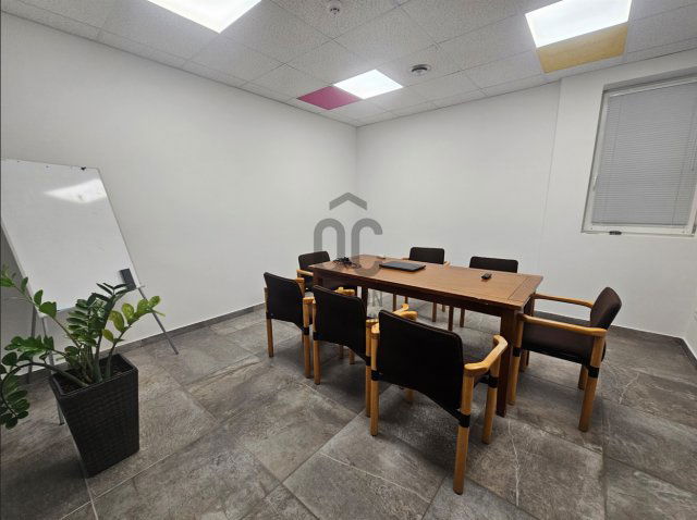 Kiadó iroda, Mórahalmon 1472 E Ft / hó / költözzbe.hu