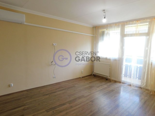 Eladó panellakás, Debrecenben 58.9 M Ft, 3 szobás