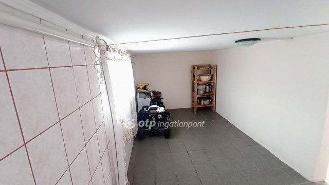 Eladó családi ház, Jászfényszarun 53.9 M Ft, 4+2 szobás