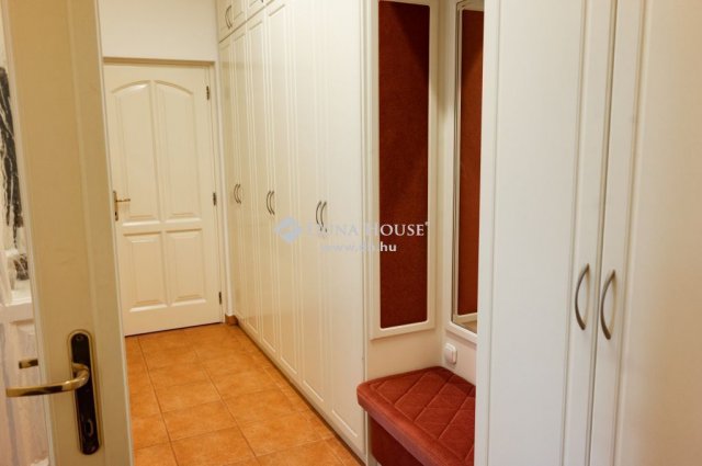 Eladó családi ház, Kecskeméten 248 M Ft, 8 szobás