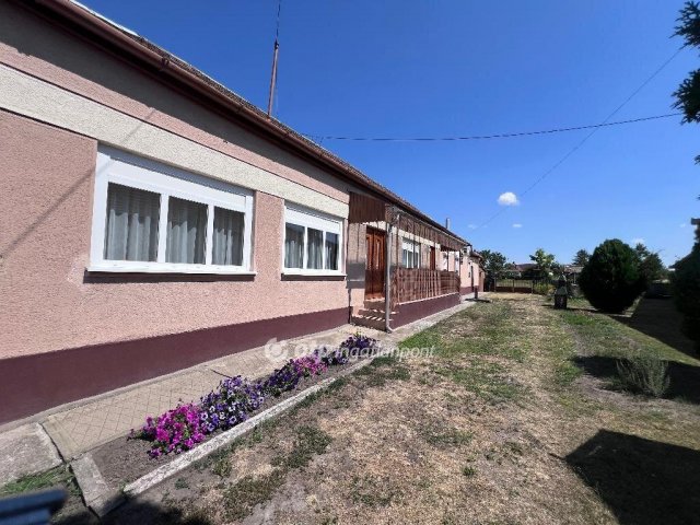 Eladó családi ház, Mezőtárkányon 14 M Ft, 3 szobás