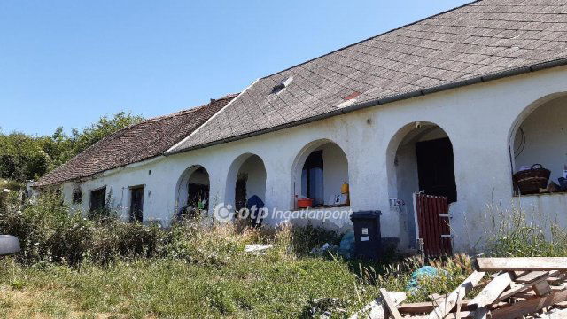 Eladó családi ház, Velényen 8.2 M Ft, 2 szobás