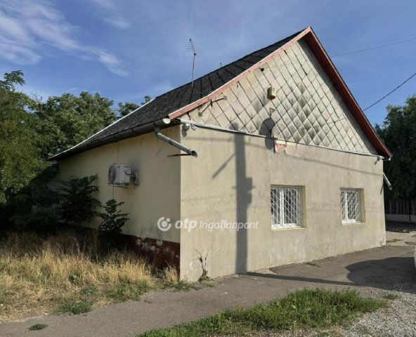 Eladó családi ház, Kunmadarason 6 M Ft, 3 szobás