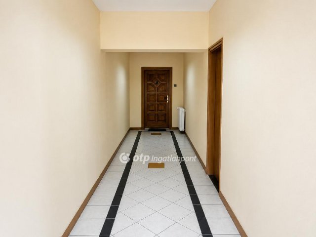 Kiadó iroda, Debrecenben 146 E Ft / hó, 1 szobás