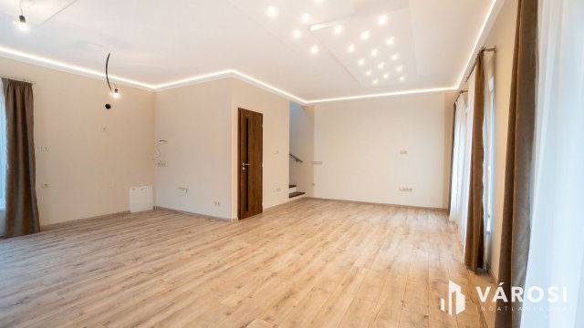 Eladó ikerház, Siófokon 89.9 M Ft, 4 szobás