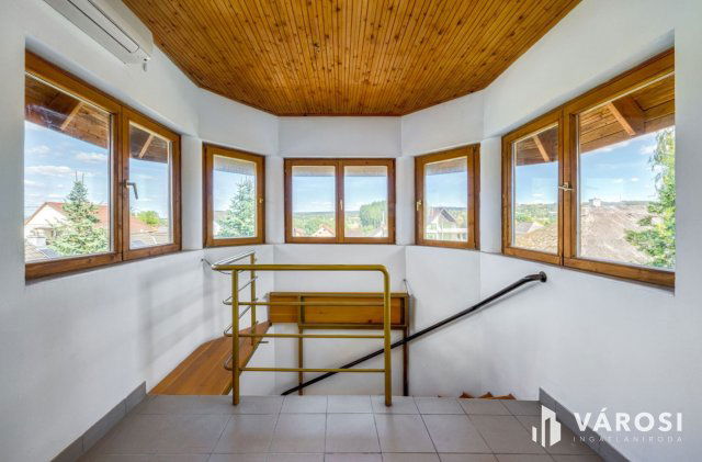 Eladó családi ház, Kőröshegyen 129 M Ft, 7 szobás