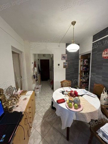 Eladó panellakás, Veszprémben 48.5 M Ft, 4 szobás