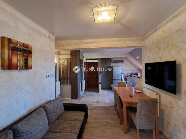 Eladó téglalakás, Pécsett 59 M Ft, 4 szobás