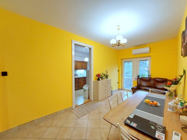 Eladó téglalakás, Szegeden 129 M Ft, 4 szobás