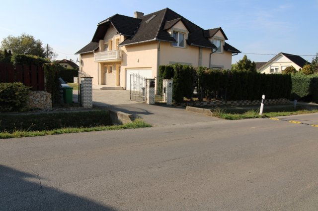 Kiadó téglalakás, albérlet, Keszün, Zrínyi Miklós úton