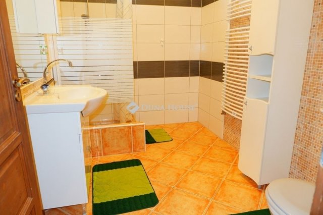 Eladó családi ház, Székesfehérvárott 135 M Ft, 5 szobás