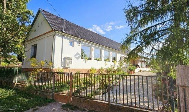 Eladó családi ház, Baksán 61.99 M Ft, 3 szobás