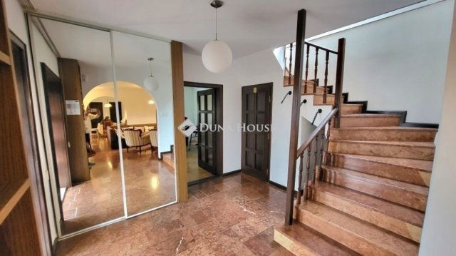 Eladó családi ház, Budapesten, III. kerületben 169 M Ft