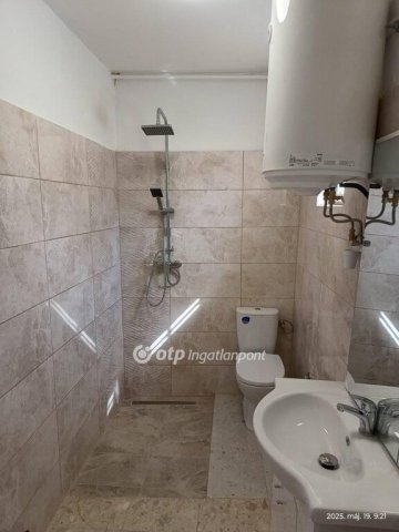 Eladó családi ház, Pécsett 79 M Ft, 2+1 szobás