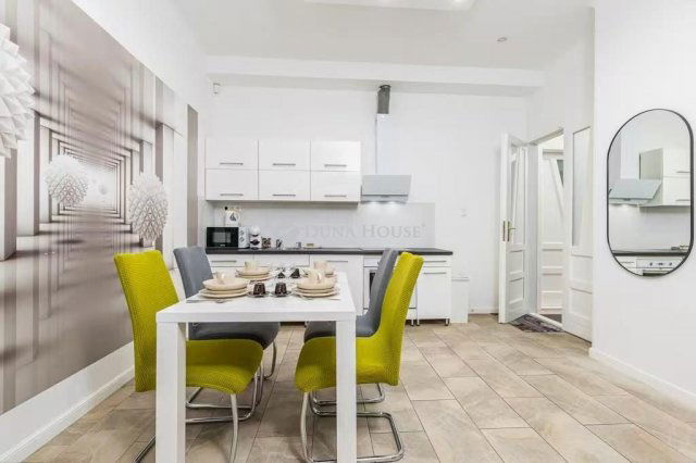 Eladó téglalakás, Budapesten, VII. kerületben, Károly körúton