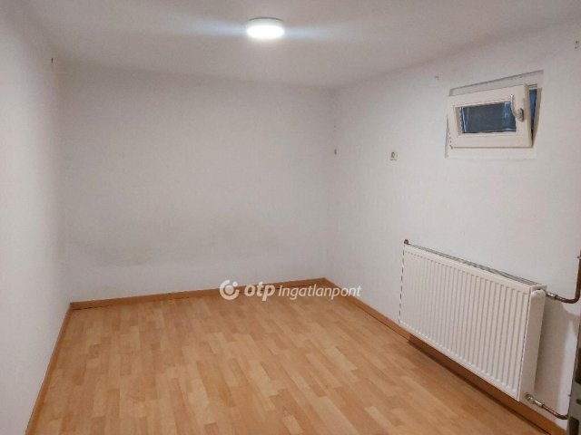 Eladó téglalakás, Gödöllőn 45 M Ft, 2 szobás
