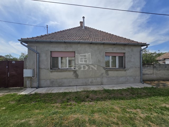 Eladó családi ház, Madarason 9.5 M Ft, 3 szobás