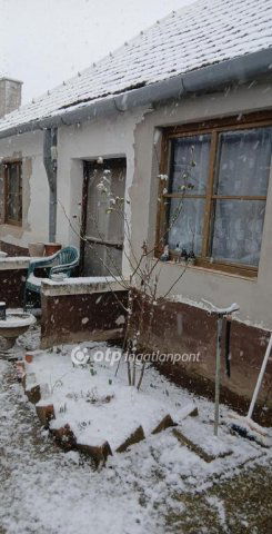Eladó családi ház, Pápocon 14.9 M Ft, 2 szobás