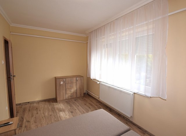 Eladó téglalakás, Debrecenben 77 M Ft, 3 szobás