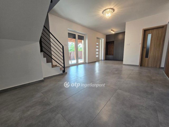 Eladó családi ház, Bébén 78 M Ft, 1+3 szobás