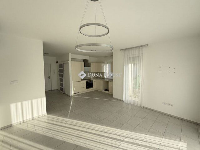 Eladó téglalakás, Vácon, Márna utcában 99.5 M Ft, 2+2 szobás