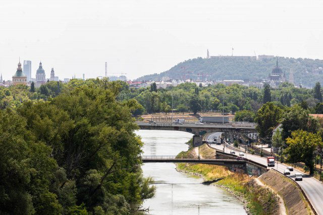 Eladó téglalakás, Budapesten, III. kerületben, Folyamőr utcában