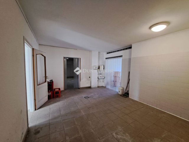 Eladó üzlethelyiség, Nagybaracskán 9.5 M Ft