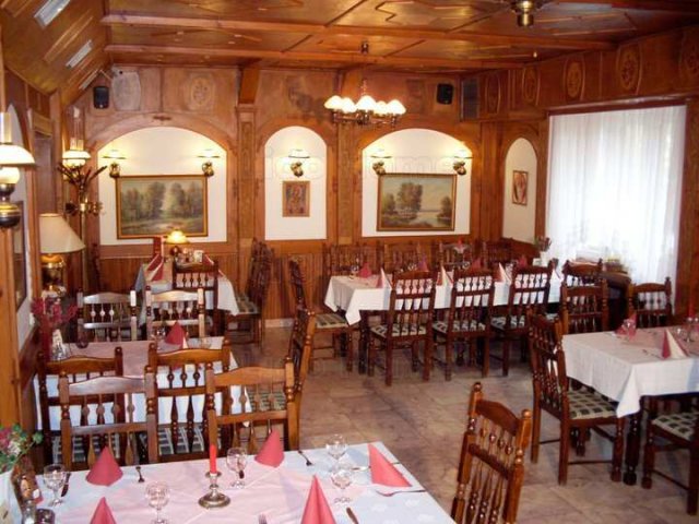 Eladó üzlethelyiség, Győrött 365 M Ft, 3 szobás