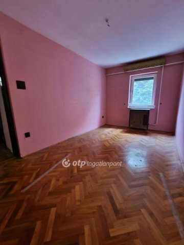 Eladó ikerház, Pápán 32.9 M Ft, 3+1 szobás