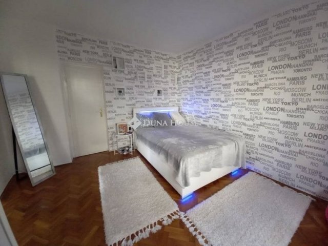 Eladó téglalakás, Pécsett 69 M Ft, 2 szobás