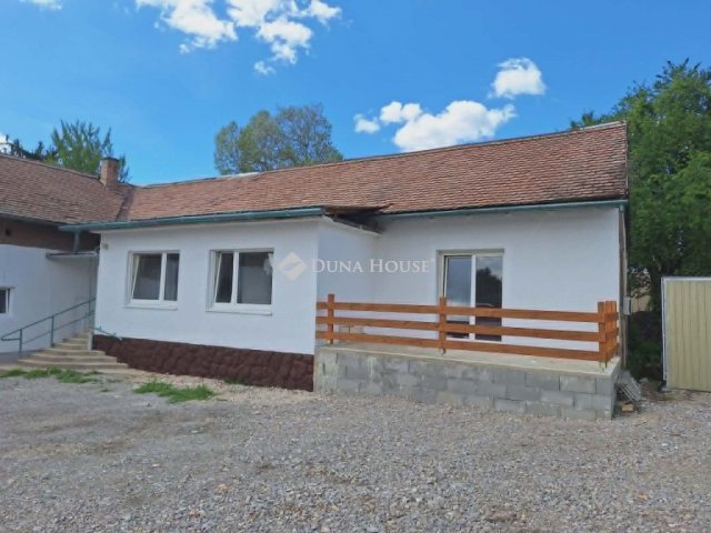 Kiadó iroda, Pécsett 250 E Ft / hó, 1 szobás