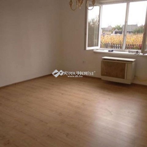 Eladó családi ház, Magyon 20.9 M Ft, 2 szobás