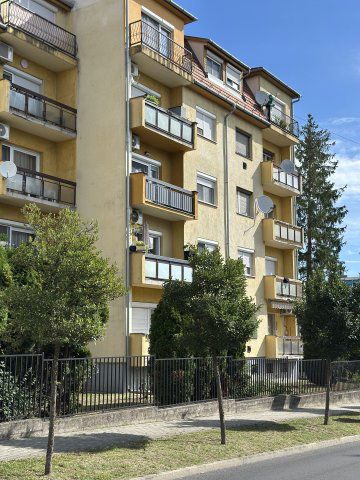 Eladó téglalakás, Hévízen 49.9 M Ft, 3 szobás
