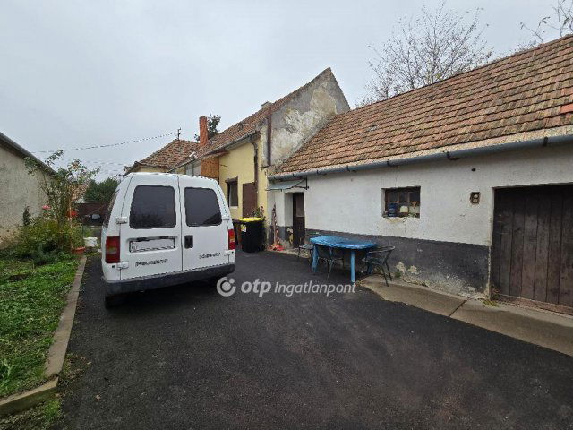 Eladó családi ház, Marcaltőn 20.9 M Ft, 3+1 szobás